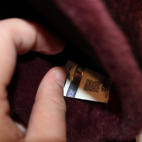 NIB UGG YOUTH SEQUIN MINI SHEARLING LINED BOOTS BURGUNDY PORT‎ - Picture 7 of 7